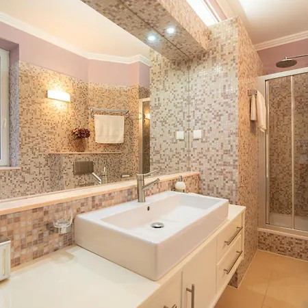 Lucy Retreat - Center - Near Diocletian's Palace With Jacuzzi Lägenhet Split