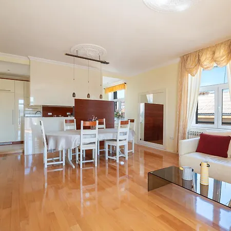Apartment Luci Luxury Retreat