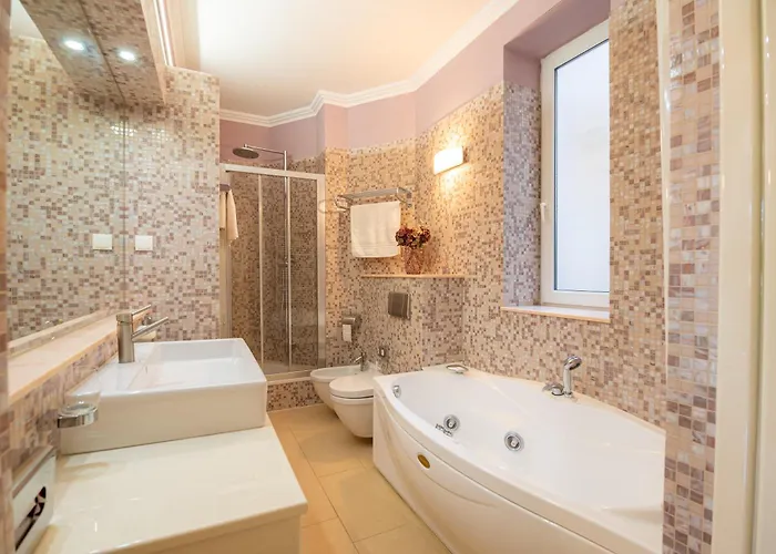 Lucy Retreat - Center - Near Diocletian's Palace With Jacuzzi 公寓 *