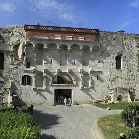Lucy Retreat - Center - Near Diocletian's Palace With Jacuzzi *