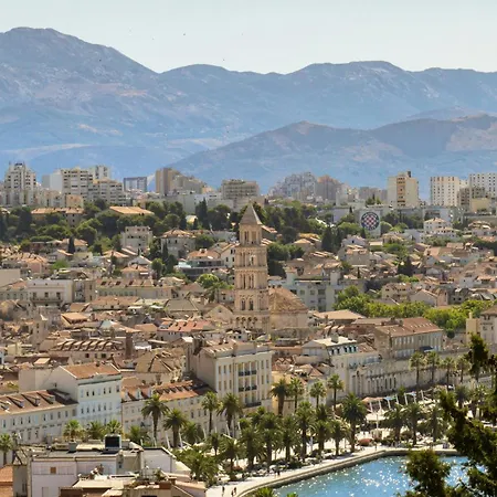 Apartman Lucy Retreat - Center - Near Diocletian's Palace With Jacuzzi *