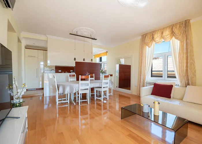 Διαμέρισμα Lucy Retreat - Center - Near Diocletian's Palace With Jacuzzi