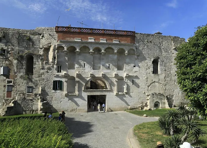 Lucy Retreat - Center - Near Diocletian's Palace With Jacuzzi *